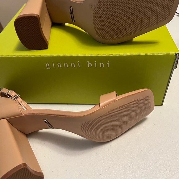 Gianni Bini Woman’s Shoes - Picture 2 of 5